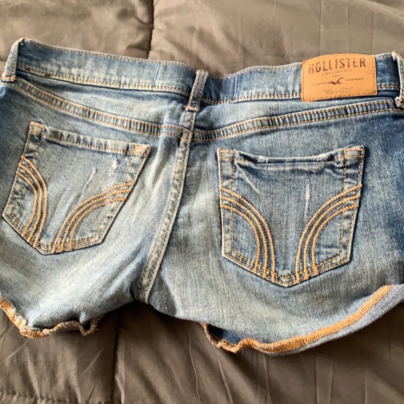 Hollister distressed shorts - Picture 2 of 4